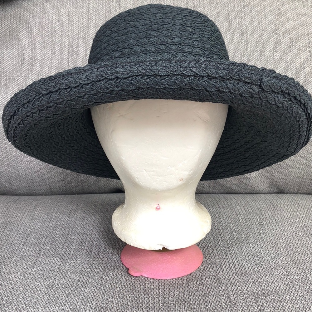 Ann Taylor packable floppy staw summer beach hat